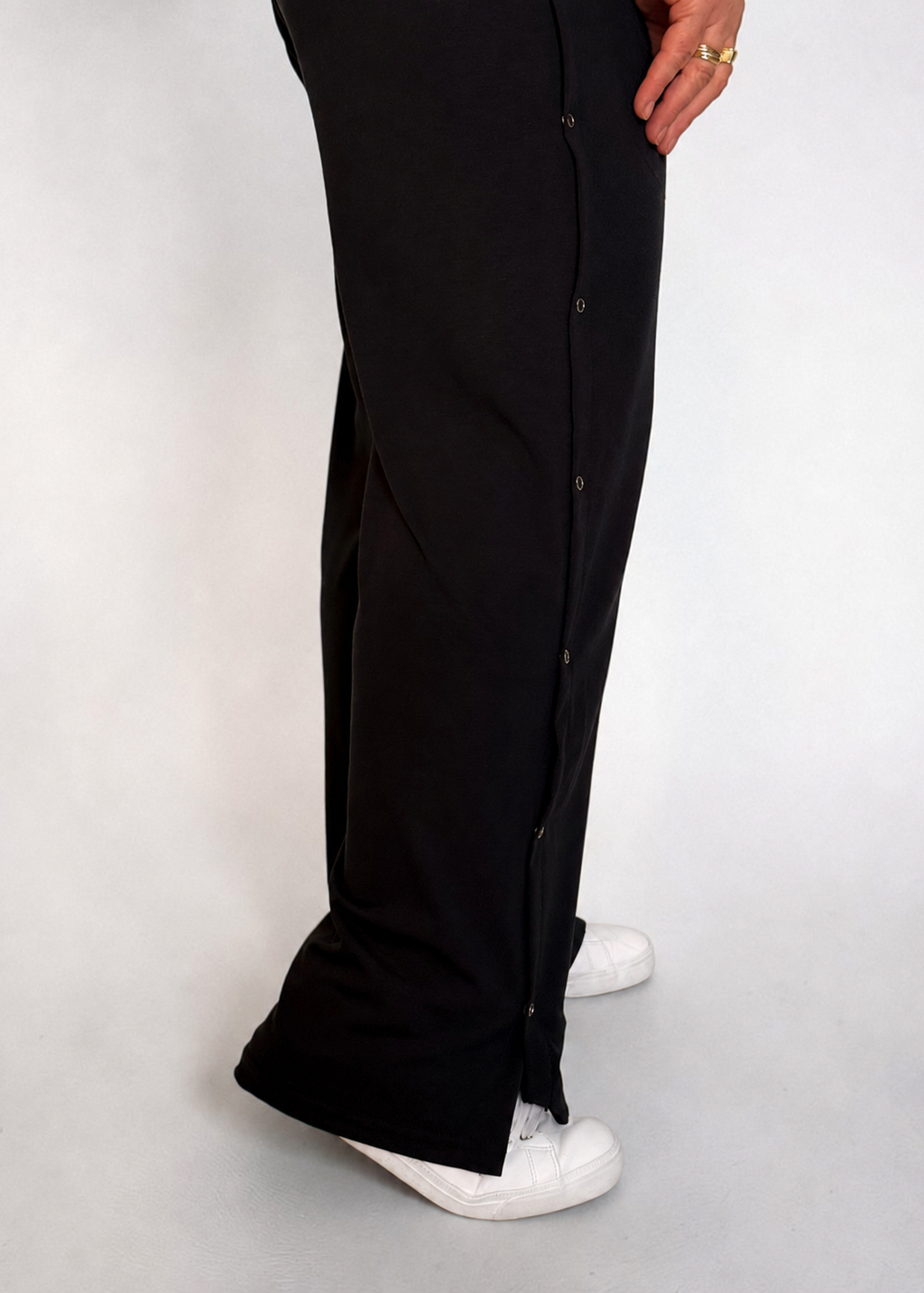 Calça com abertura lateral